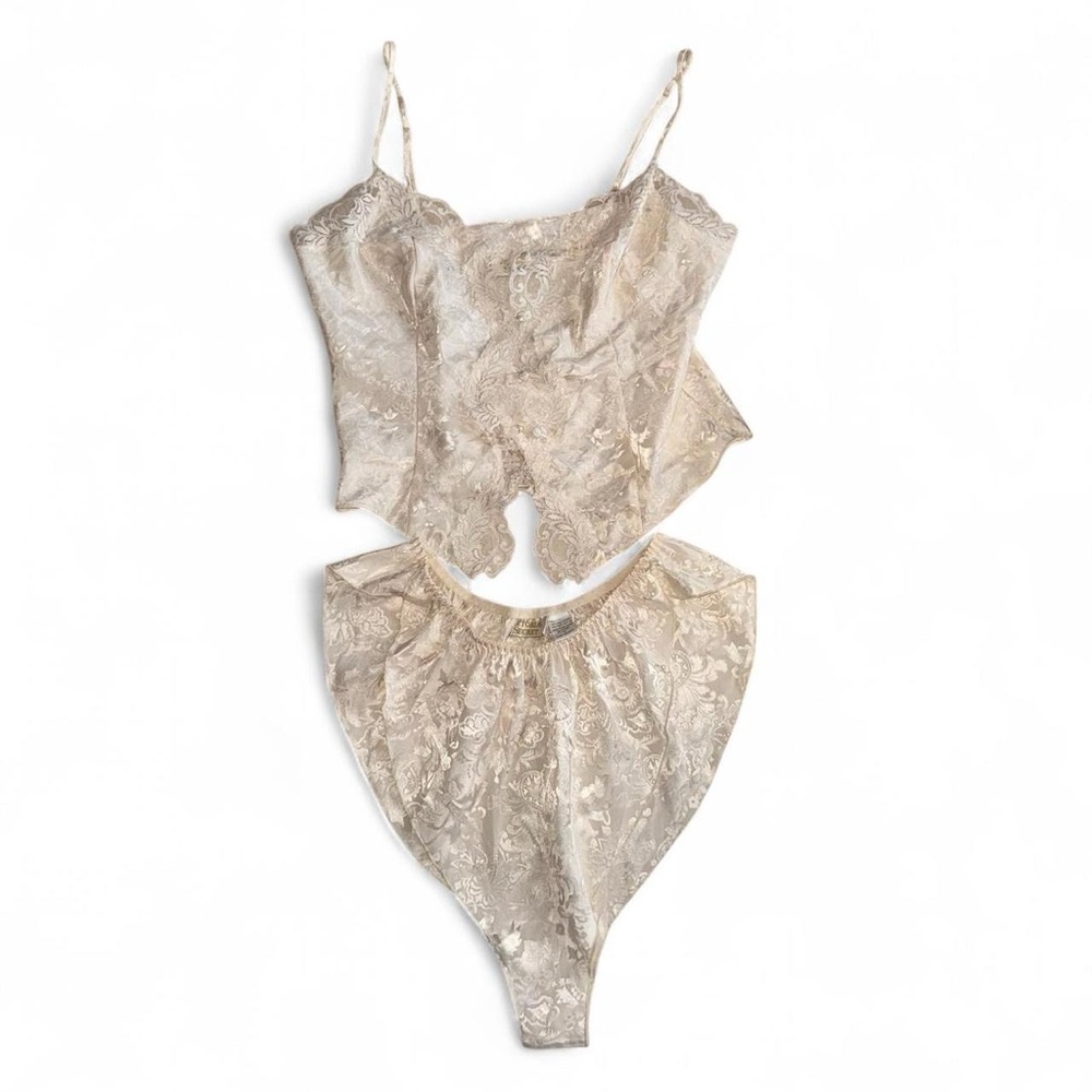 Gorgeous Gold Tag 90’s Victoria's Secret gold and cream lace set